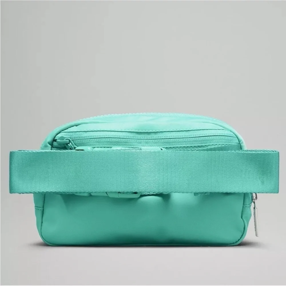 LULULEMON EVERYWHERE CROSSBODY BELT BAG EUC - Picture 3 of 9